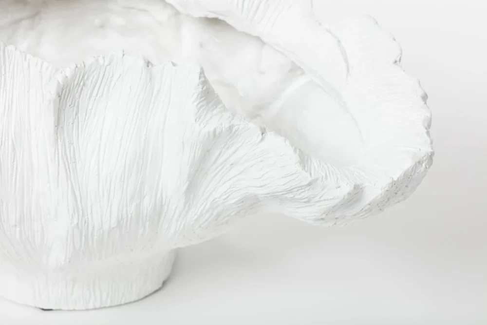 Jarra Flor Dramática em Branco - Imagem 3