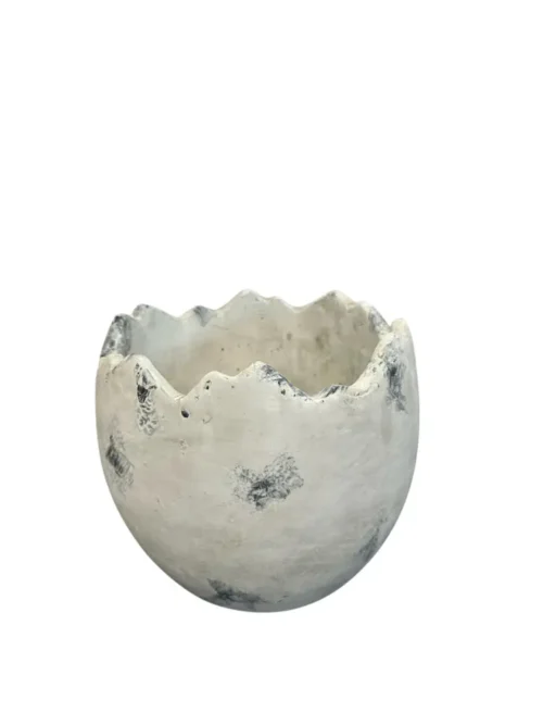 Ovo Decorativo efeito quebrado em Cimento