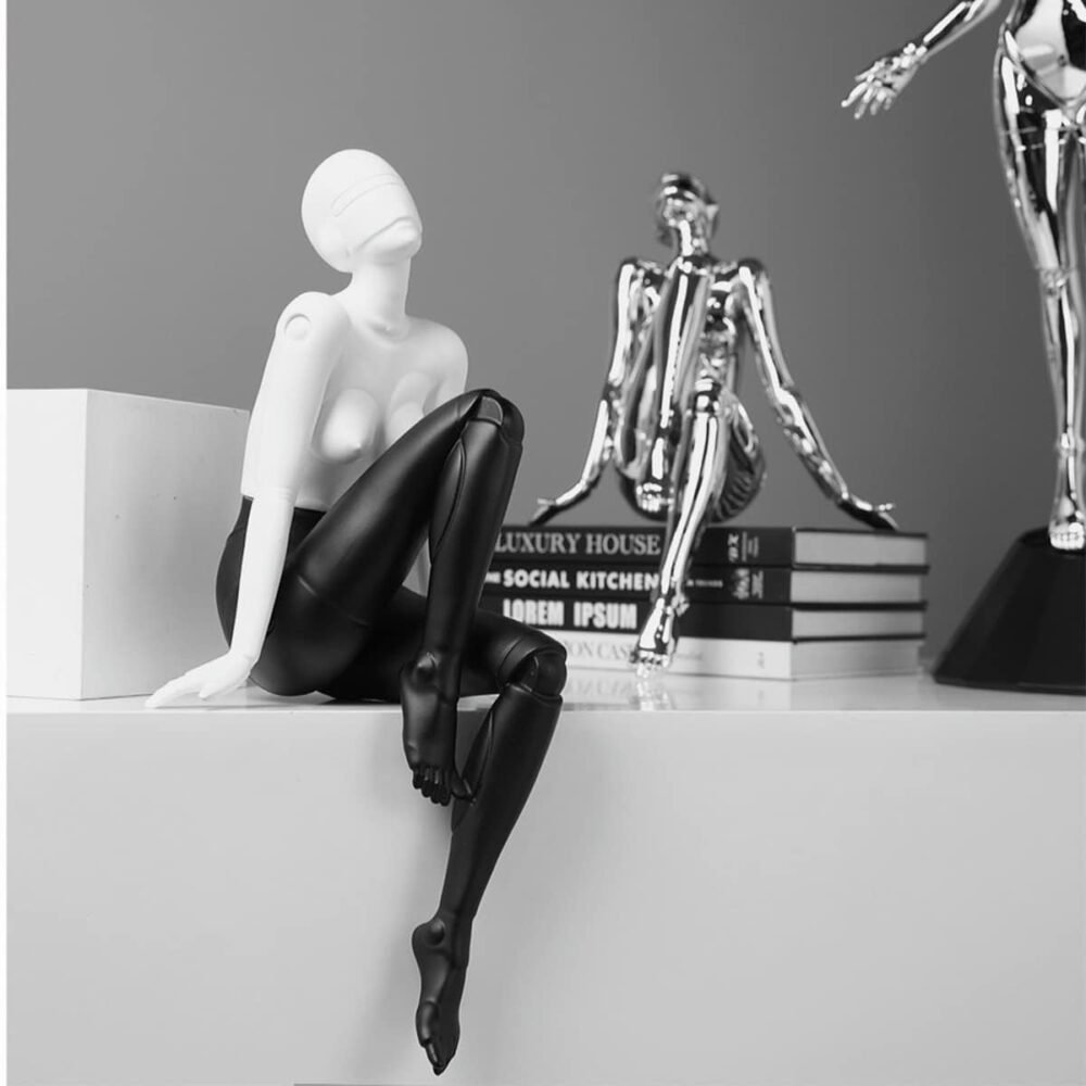 Estátua Manequim Sentada Preto e Branco - Imagen 2